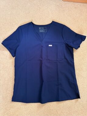 Figs scrub top